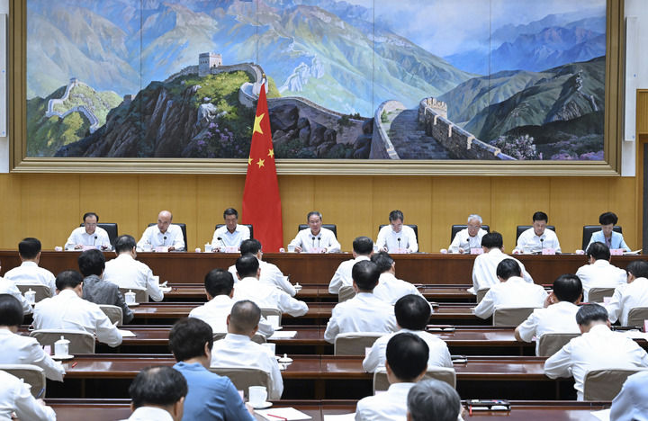 李强主持召开国务院第九次全体会议强调巩固拓展经济回升向好势头努力完成全年经济社会发展目标任务