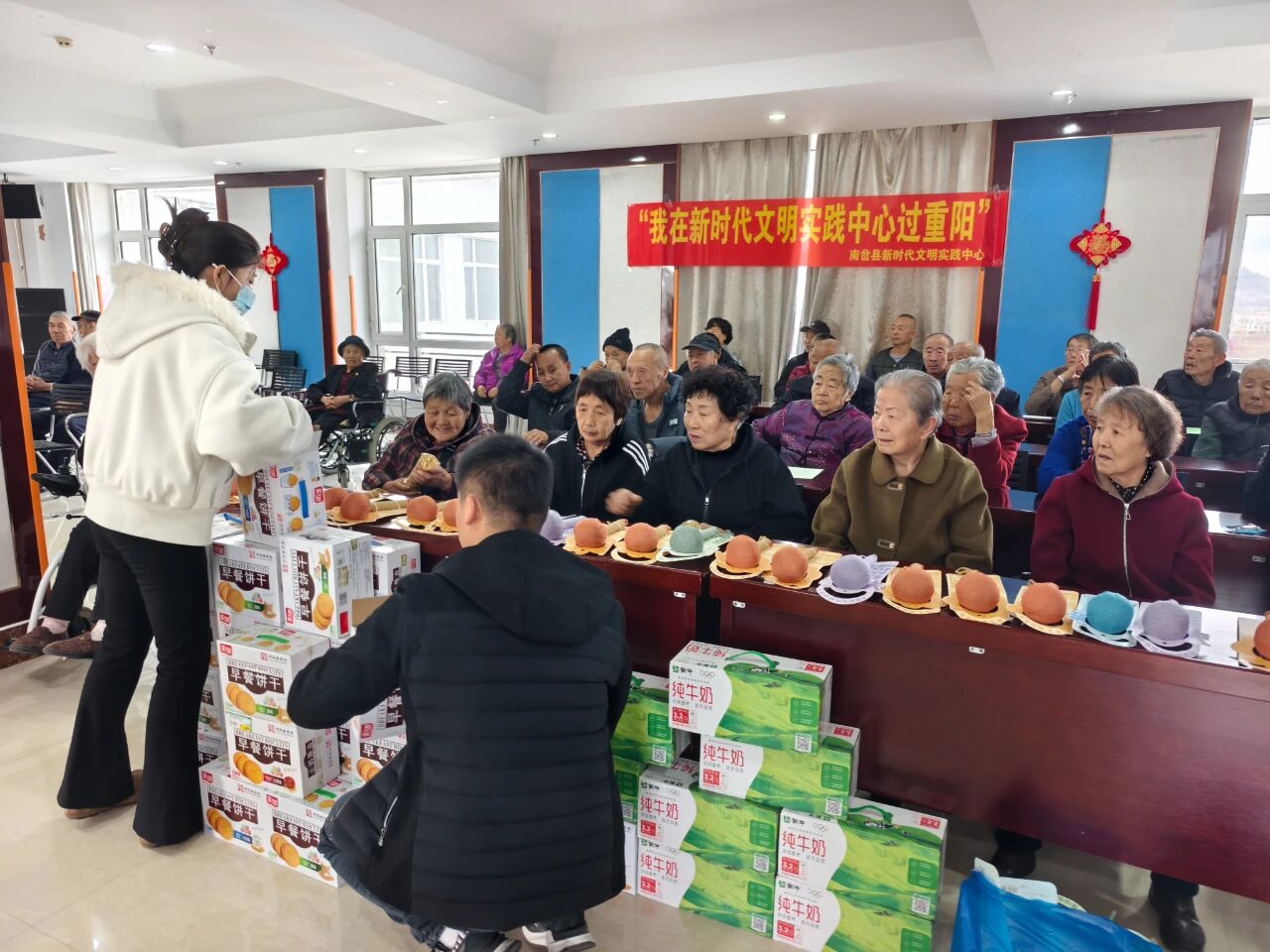 南岔县新时代文明实践中心开展重阳节慰问文明实践活动