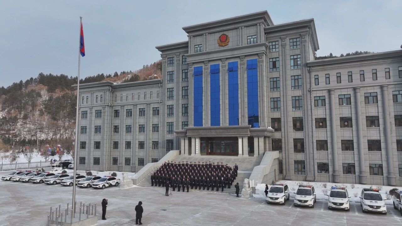 我县举行第6个“中国人民警察节”暨“110”宣传日系列宣传活动